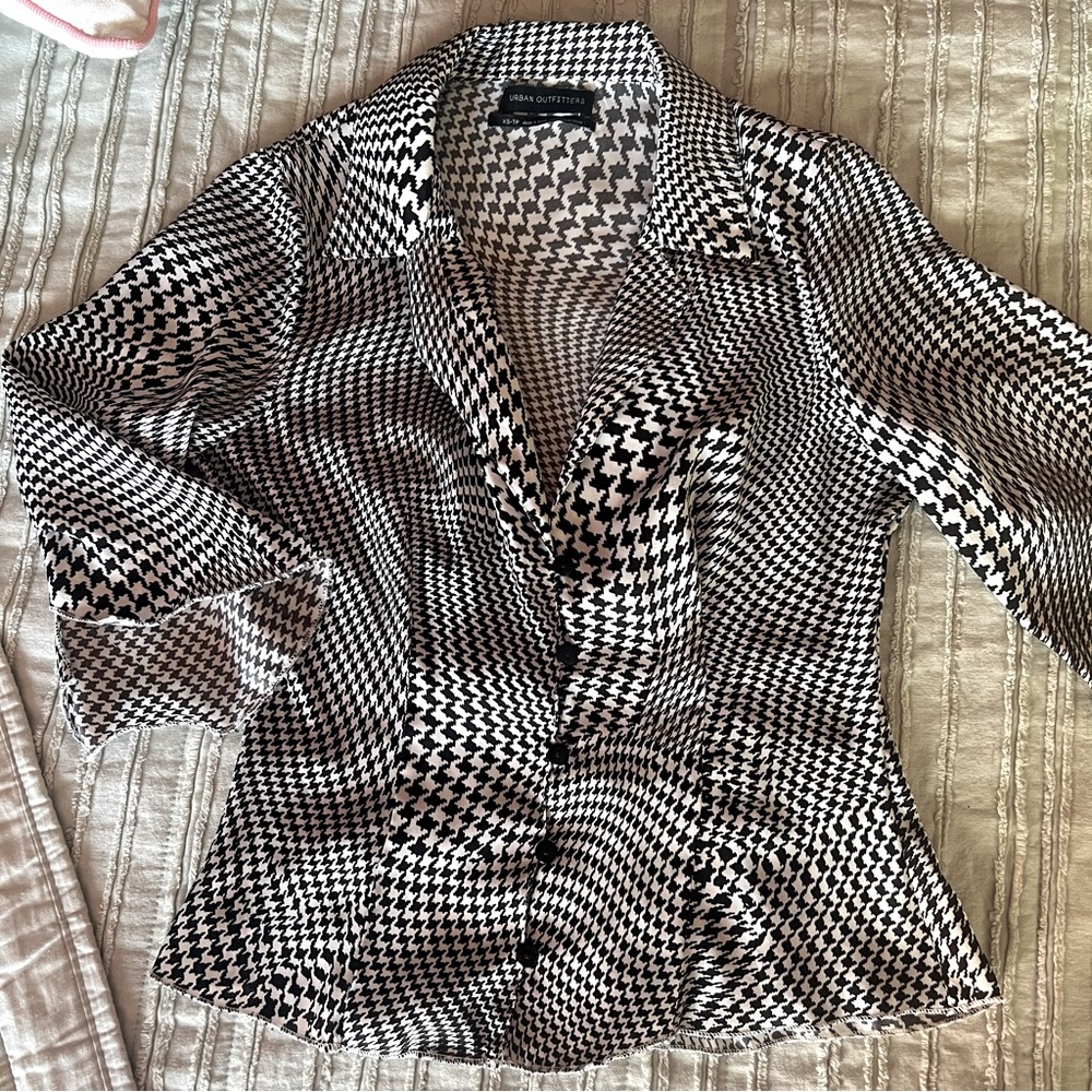 UO Trippy Houndstooth Button Up
